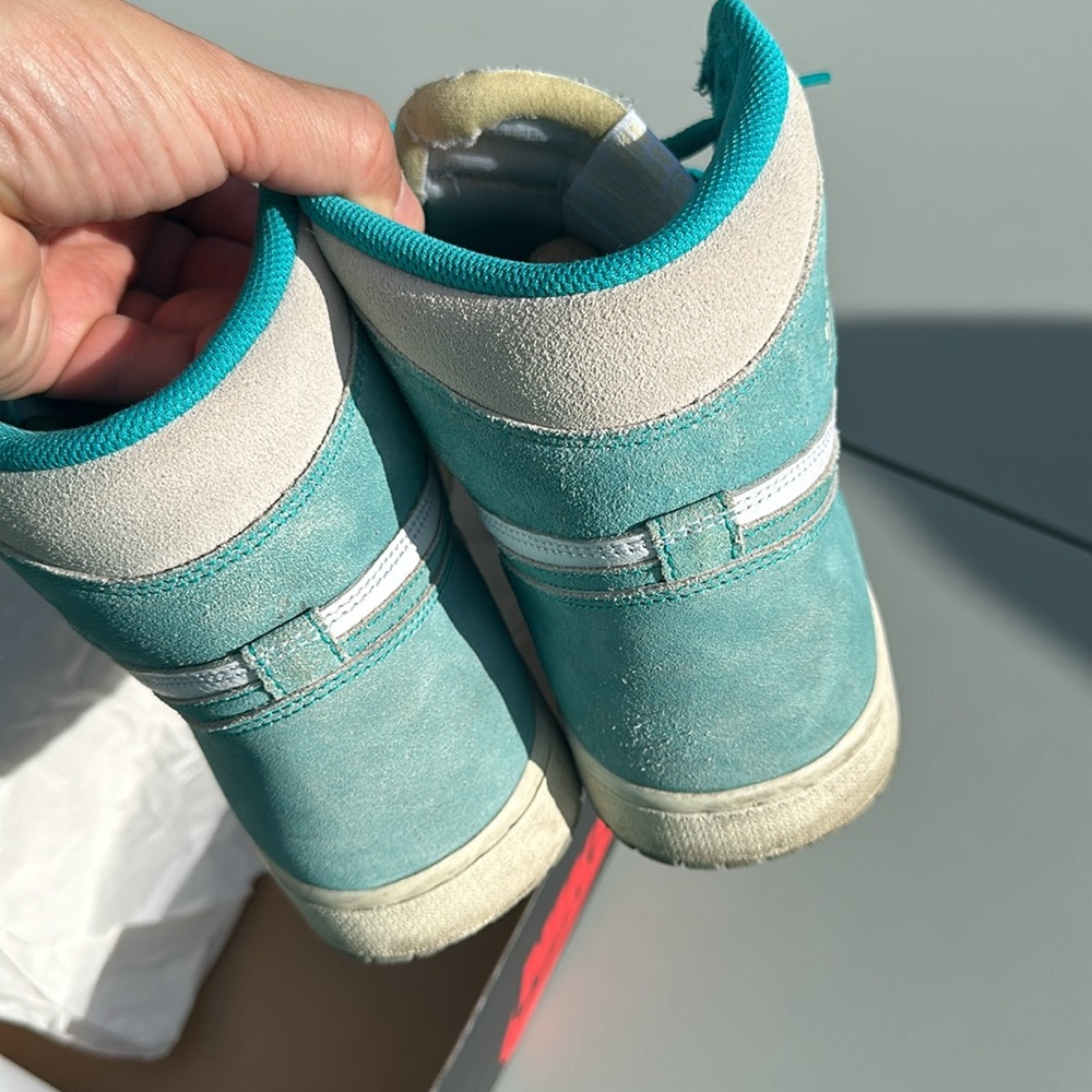 Jordan’s Retro 1 Turbo Green - Picture 3 of 4
